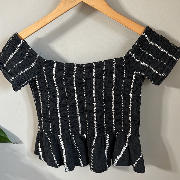 AE off the Shoulder Crop top size Large - Picture 2 of 9